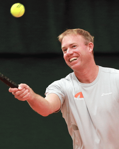 Mark Petchey playing tennis